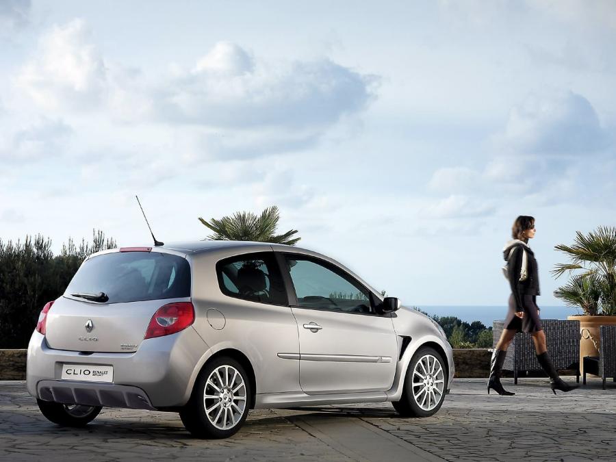 Renault Clio R.S. 2.0 16V 2006 года  (фото 38 из 125)
